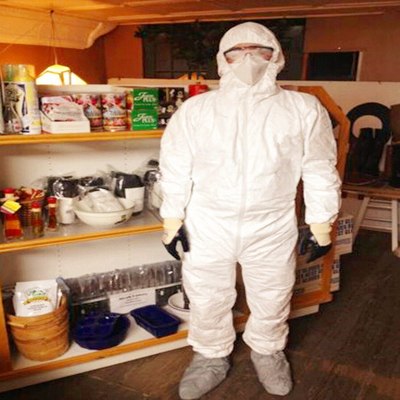 Не сплетенный медицинский устранимый костюм Coverall делает людей водостойким
